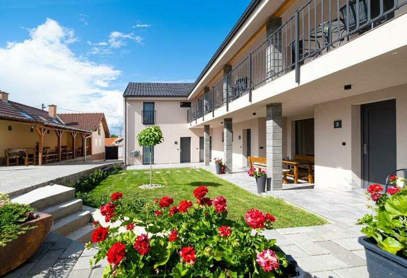 بنسيون Vinařství Herůfek