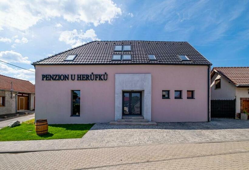 بنسيون Vinařství Herůfek
