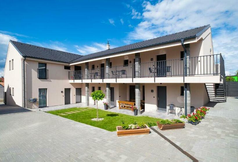 بنسيون Vinařství Herůfek