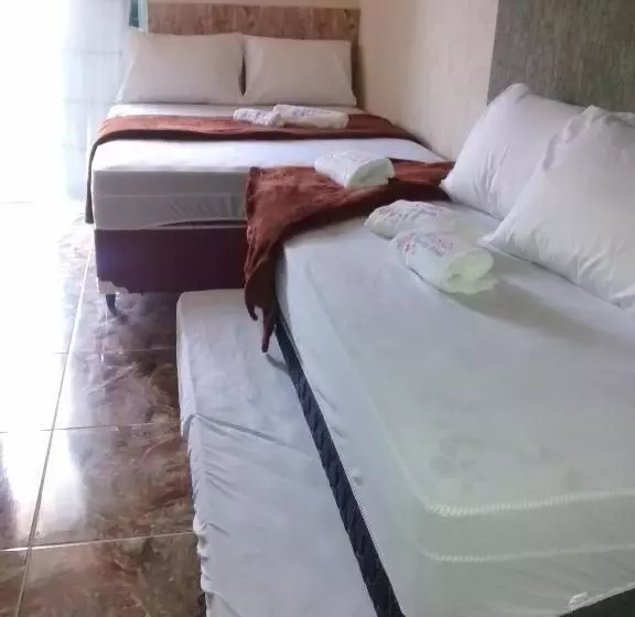 هاستل Pousada Família Flores