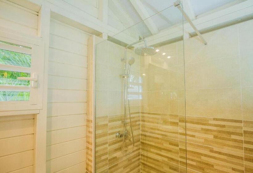 تختخواب و صبحانه Carre Royal