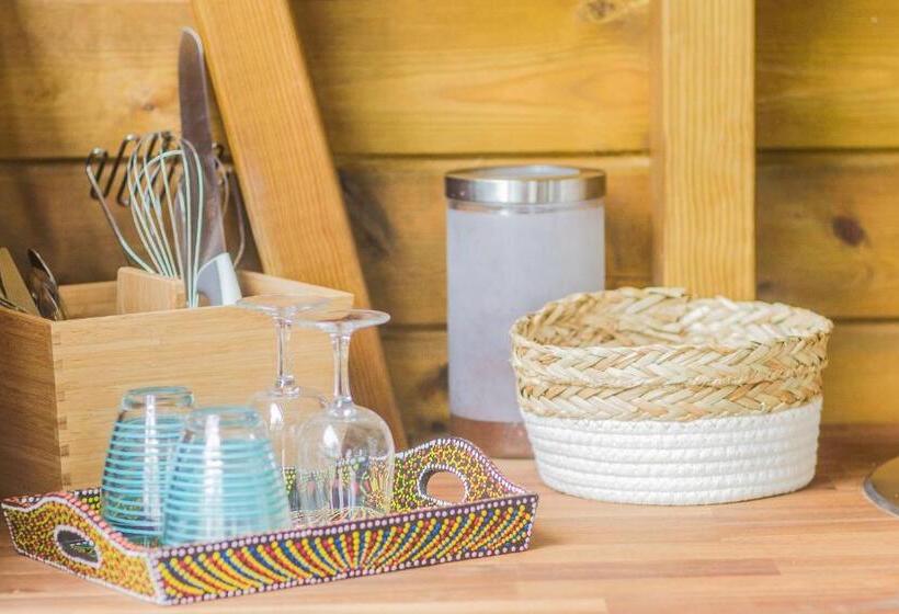 تختخواب و صبحانه Carre Royal