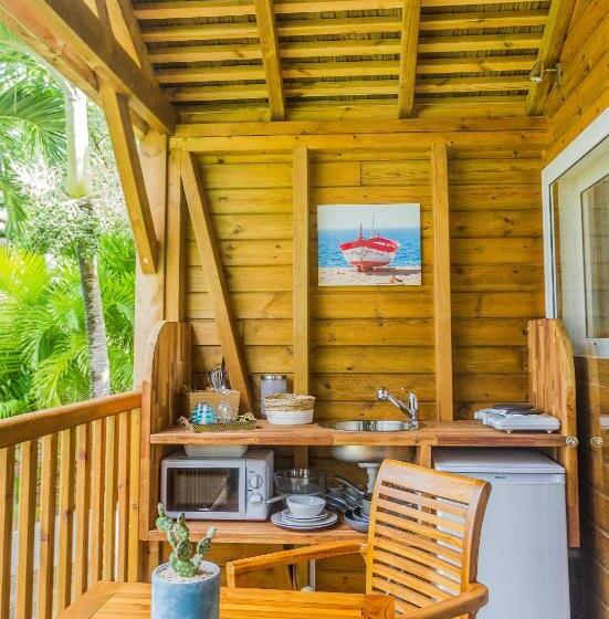 تختخواب و صبحانه Carre Royal