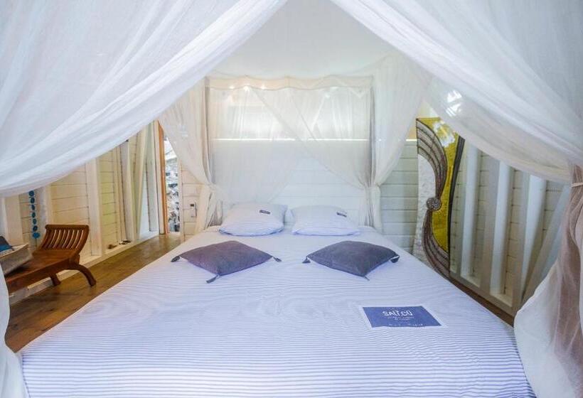 تختخواب و صبحانه Carre Royal