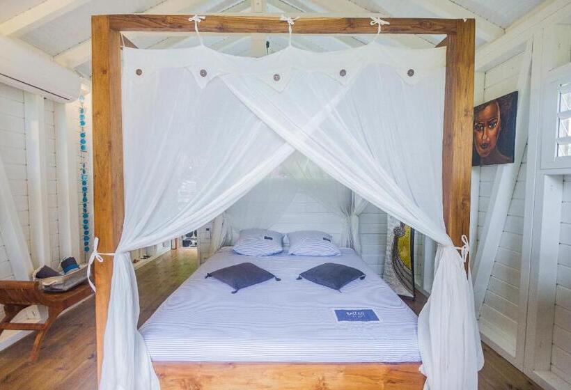 تختخواب و صبحانه Carre Royal