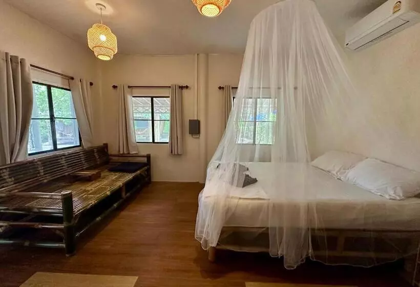 Lomakeskus Colorful Hut