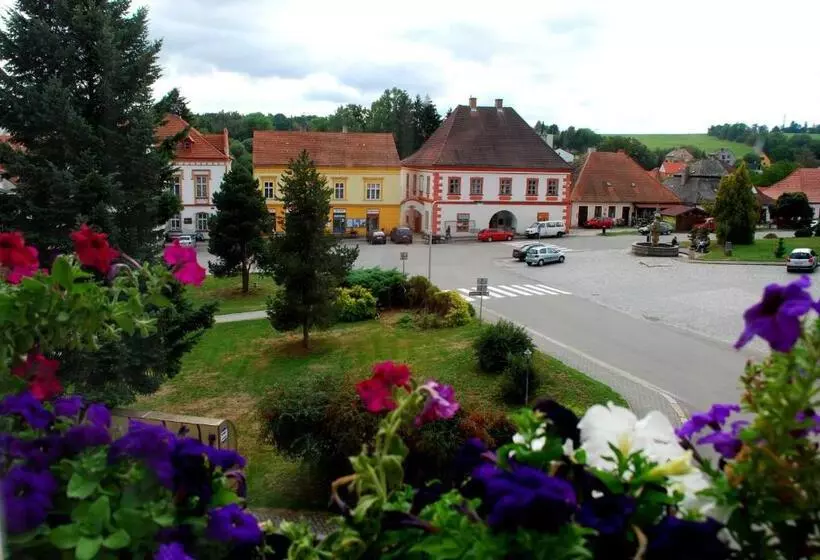 Majatalo Hostinec A Penzion U Rezků