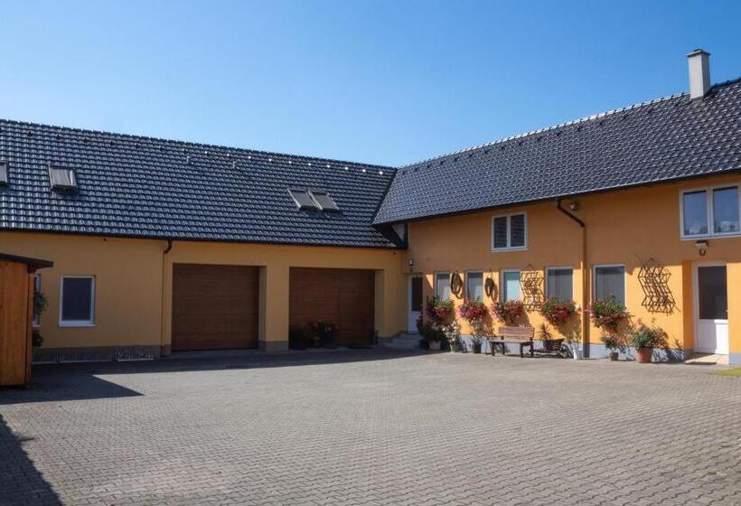 פנסיון U Fousáče