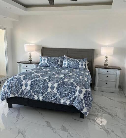 Beachfront 4 Br Penthouse Pool Steps To Beach & Mins To Downtown