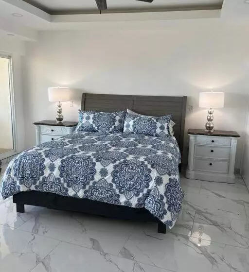 Beachfront 4 Br Penthouse   Pool Steps To Beach & Mins To Downtown