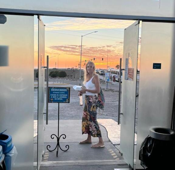 Beachfront 4 Br Penthouse Pool Steps To Beach & Mins To Downtown