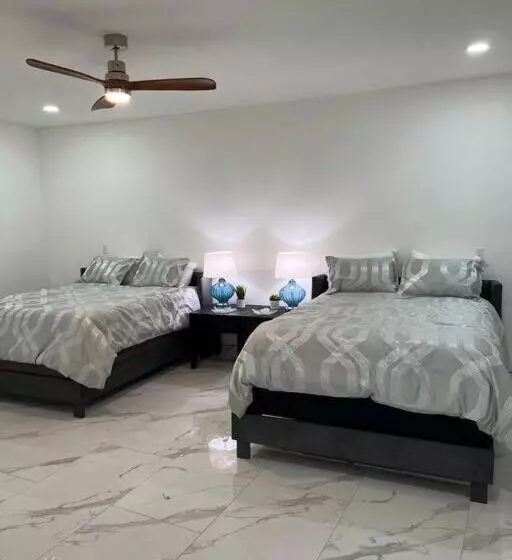 Beachfront 4 Br Penthouse   Pool Steps To Beach & Mins To Downtown