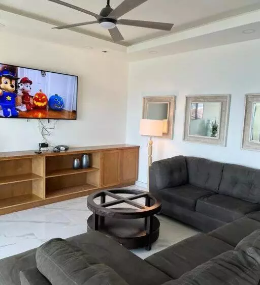 Beachfront 4 Br Penthouse   Pool Steps To Beach & Mins To Downtown