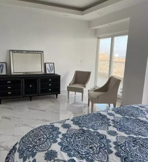 Beachfront 4 Br Penthouse   Pool Steps To Beach & Mins To Downtown