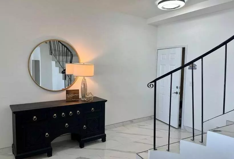 Beachfront 4 Br Penthouse   Pool Steps To Beach & Mins To Downtown