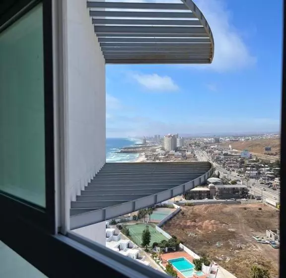 Beachfront 4 Br Penthouse   Pool Steps To Beach & Mins To Downtown