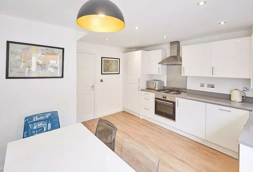 Host Stay Castle View