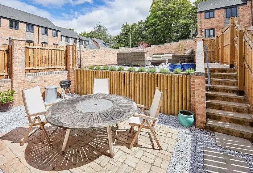 Host Stay Castle View