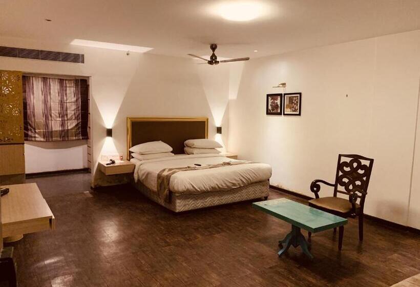 Hotell Sabareesh Park