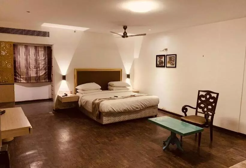 هتل Sabareesh Park