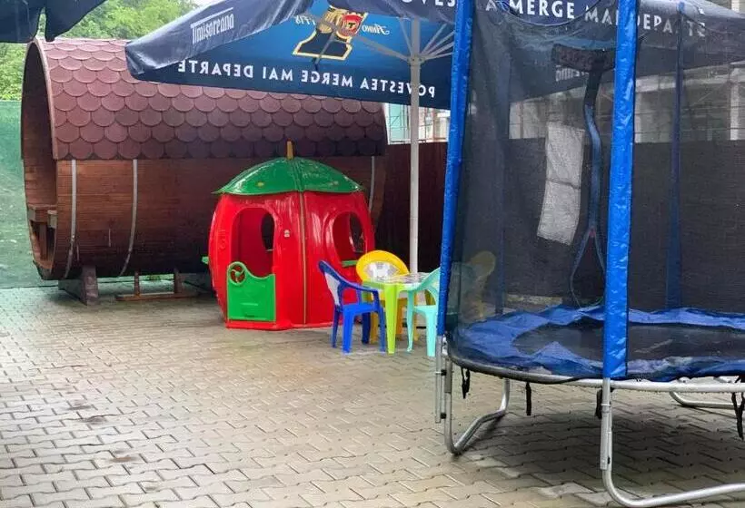 Majatalo Thor și Cora