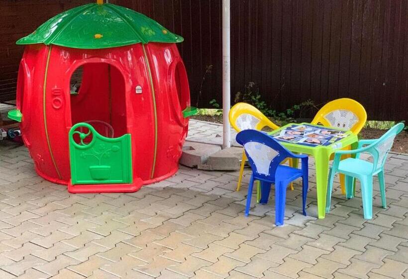 Пансион Thor și Cora