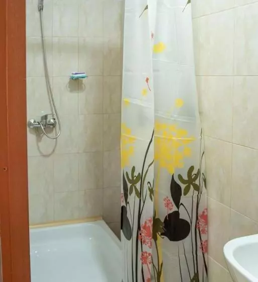 Majatalo Thor și Cora