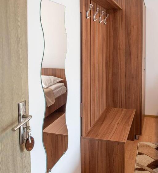 Пансион Thor și Cora