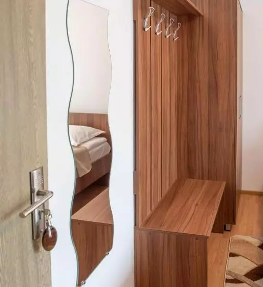 Majatalo Thor și Cora