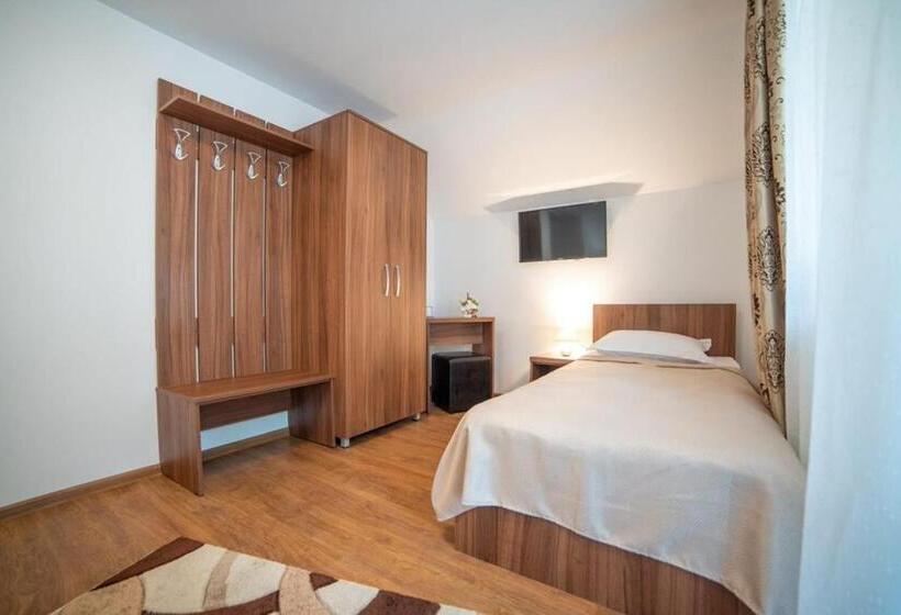 Пансион Thor și Cora