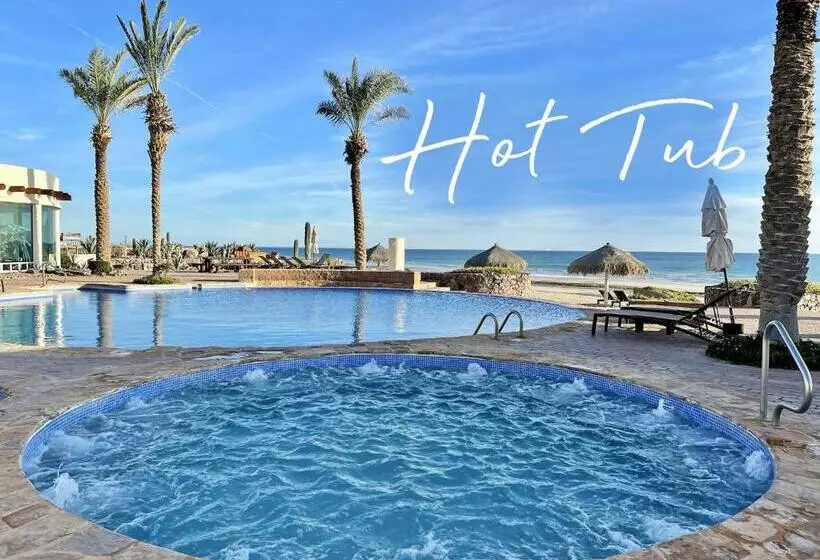 Oceanfront Condo With Astonishing View & Private Tub