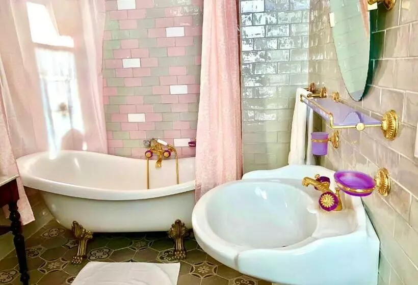 Majatalo Chateau Gunes