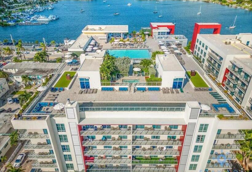 Общежитие Worth Traveling Rooftop Pool   Hollywood Beach   Gym