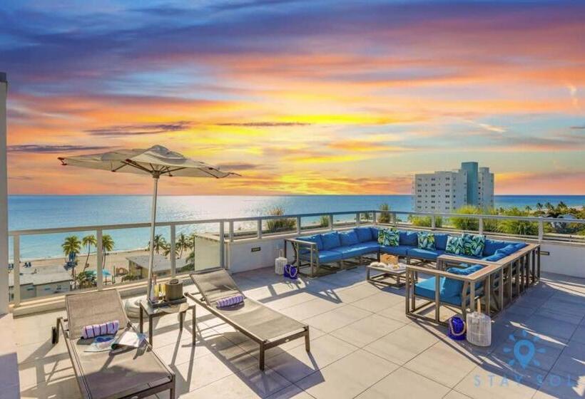 Общежитие Worth Traveling Rooftop Pool   Hollywood Beach   Gym