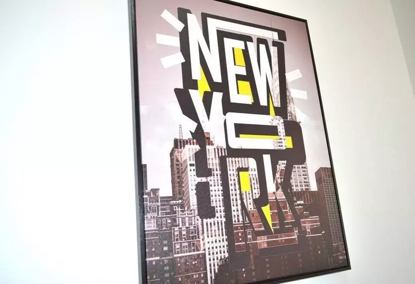 Beautiful Two Bed Apartment With Driveway Parking