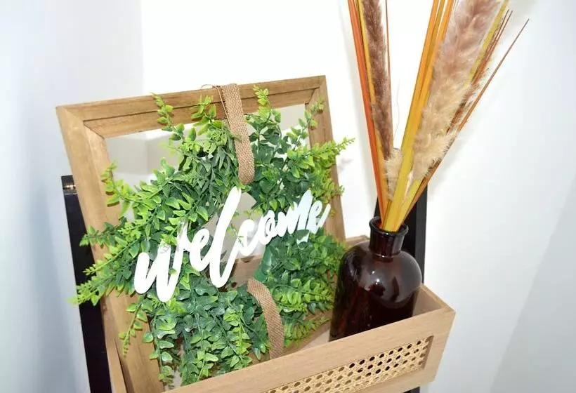 Beautiful Two Bed Apartment With Driveway Parking