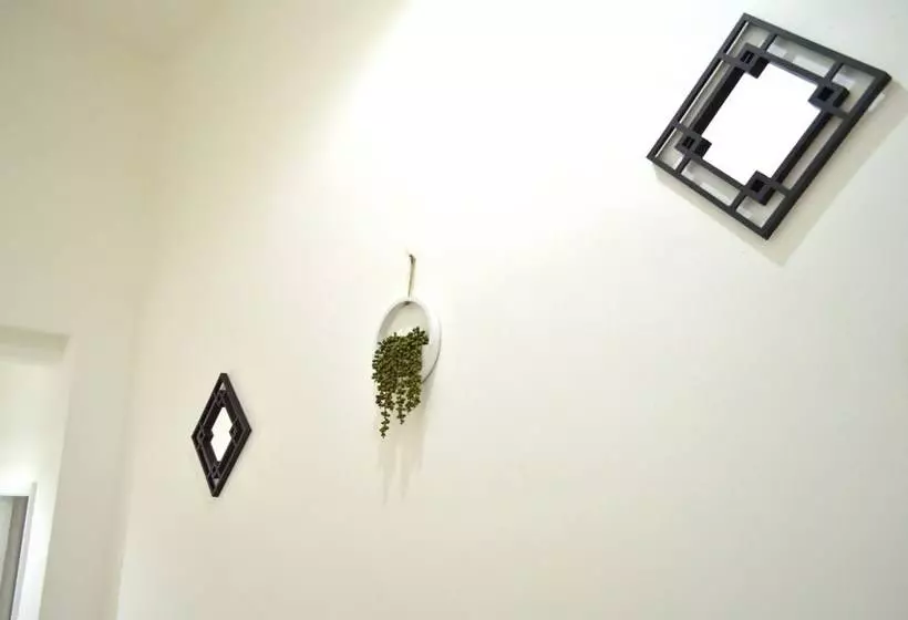 Beautiful Two Bed Apartment With Driveway Parking