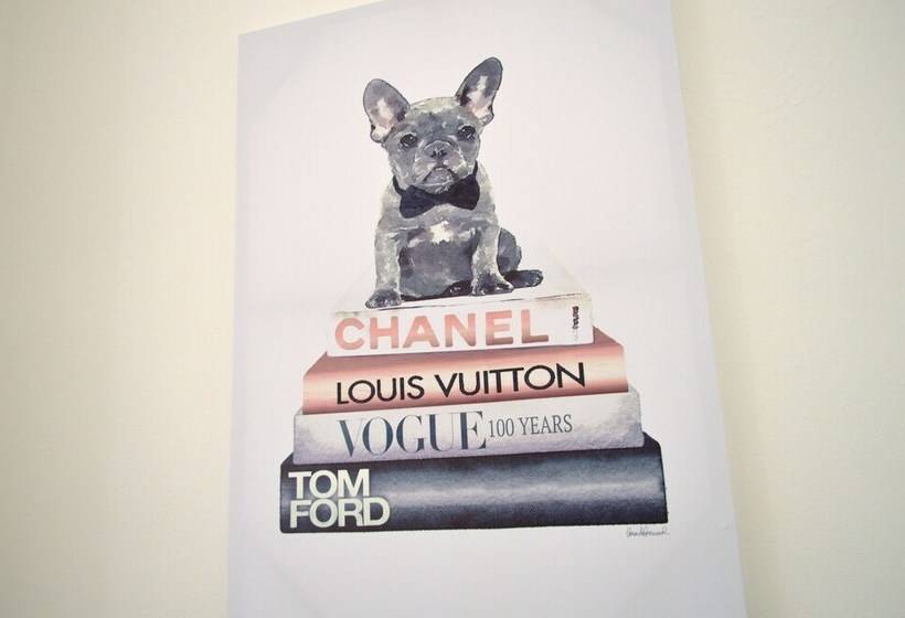 Beautiful Two Bed Apartment With Driveway Parking