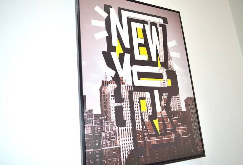 Beautiful Two Bed Apartment With Driveway Parking