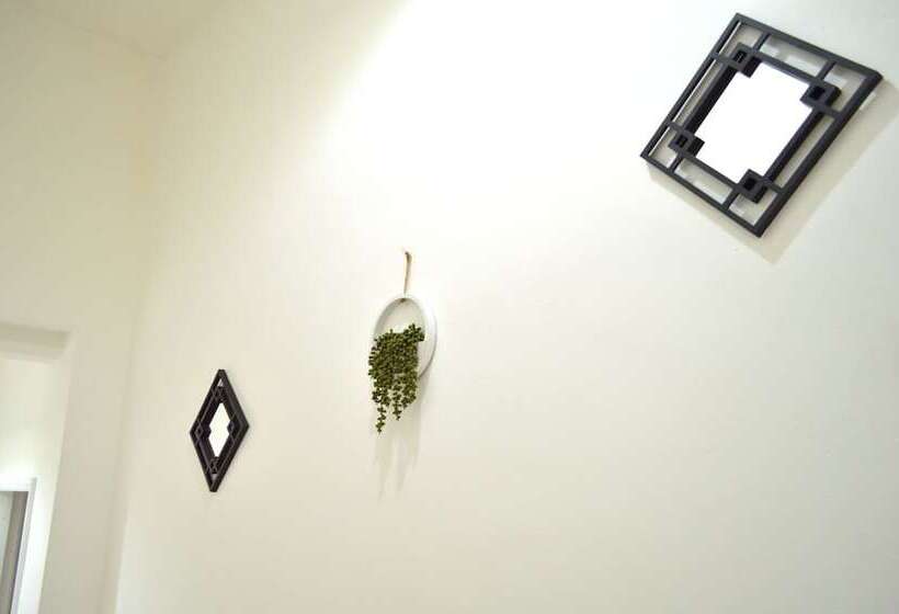 Beautiful Two Bed Apartment With Driveway Parking