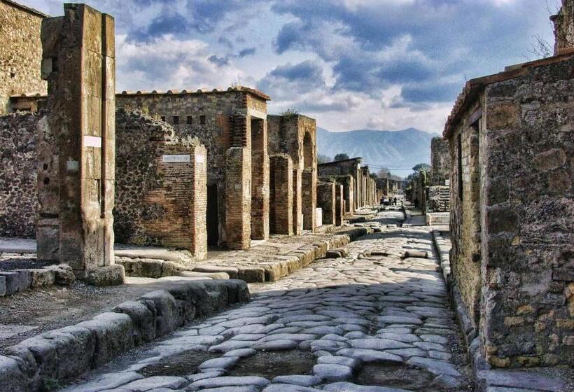 تختخواب و صبحانه Love Inn