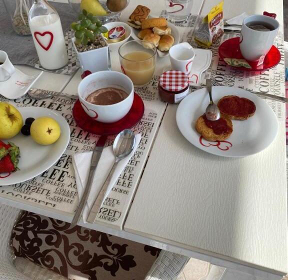 تختخواب و صبحانه Love Inn