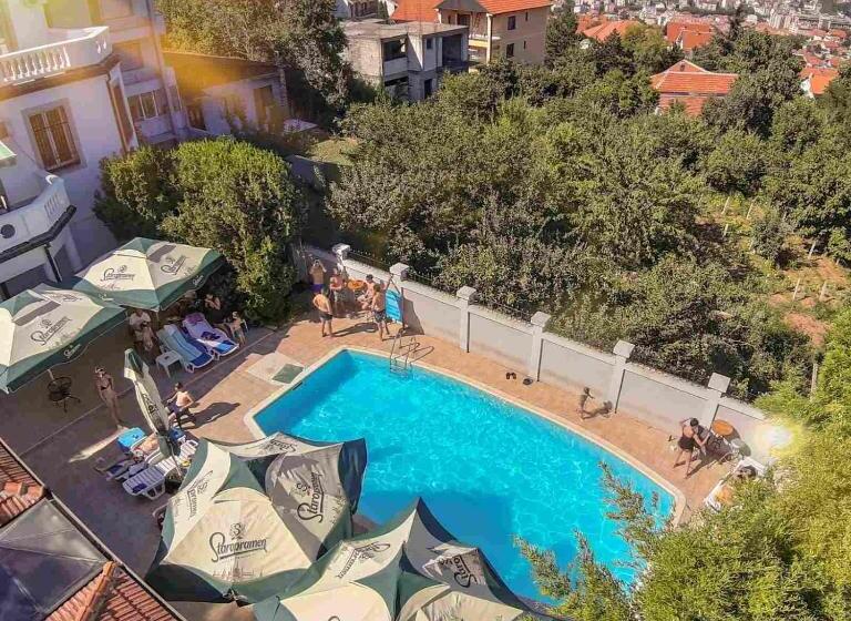 City View & Pool Apartment