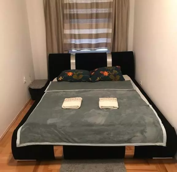 City View & Pool Apartment