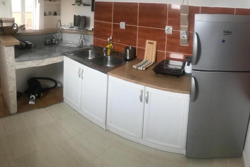 City View & Pool Apartment