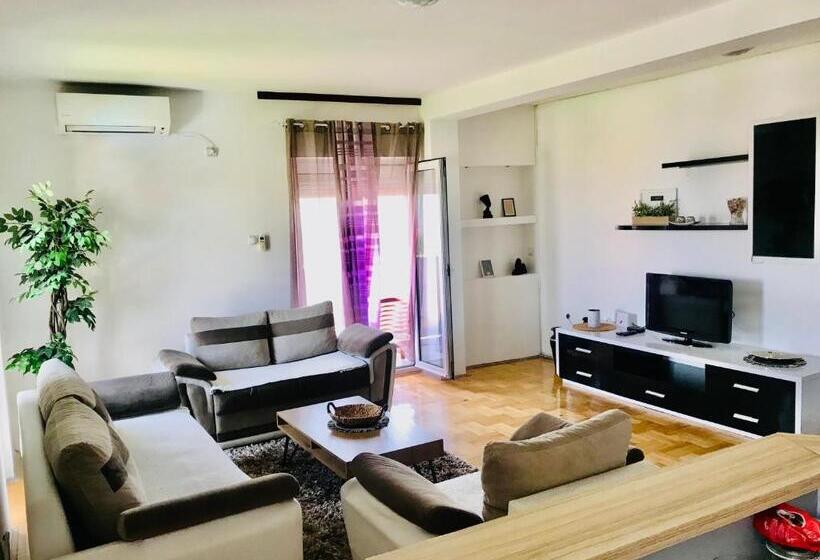 City View & Pool Apartment