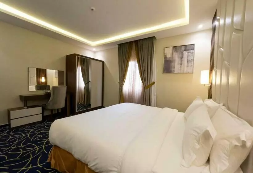 The Palace Hotel Suites