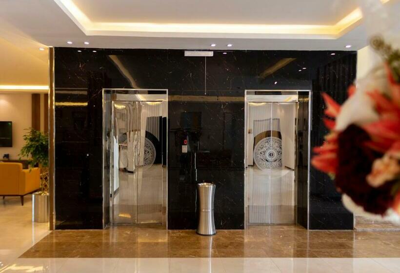 The Palace Hotel Suites