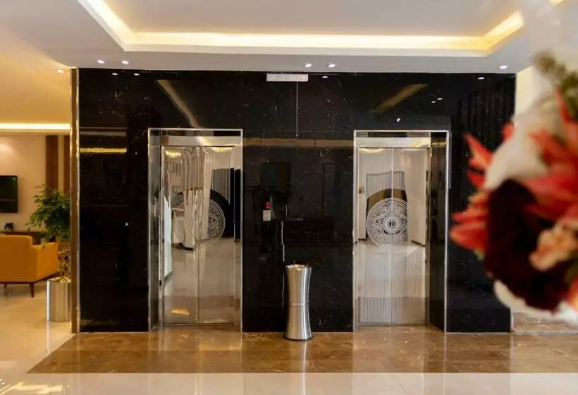 The Palace Hotel Suites