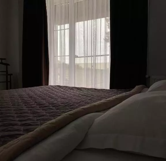 ホテル готель ресторан колиба